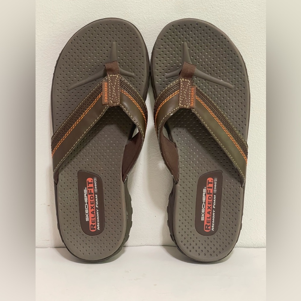 Skechers Men’s Brown and Orange Relaxed Fit Flip Flops NWOT